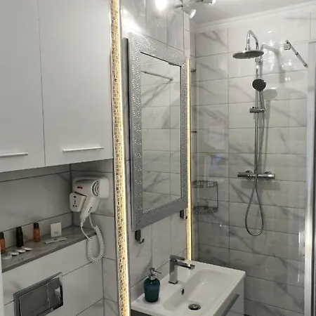 Onyx - Utopia Apartment 4*